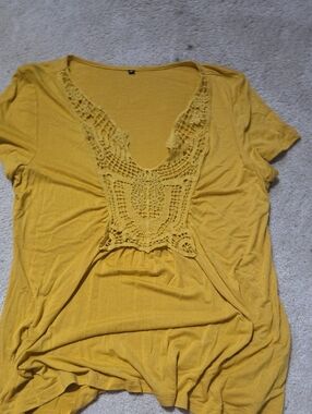 Women's Crochet-Trim V-Neck Short Sleeve Top in Mustard